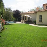 Double sets retractable screen doors